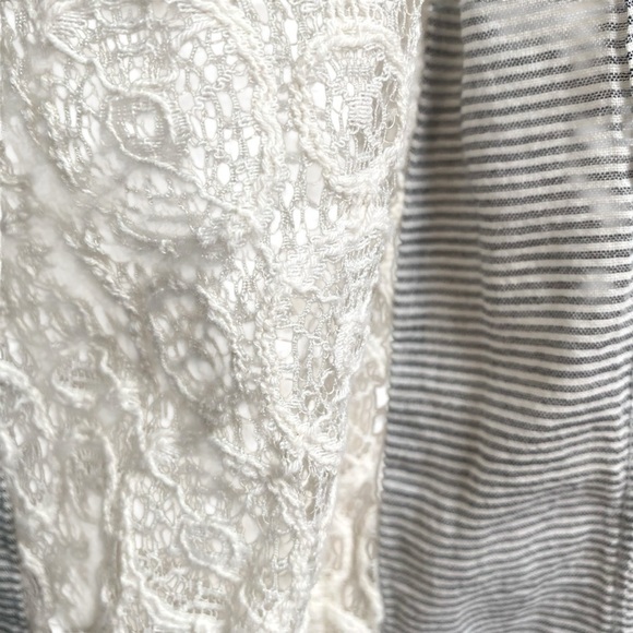 Birds of Paradis by Trovata Gray Stripe Lace Back Button Front Shirt Small - Picture 11 of 15